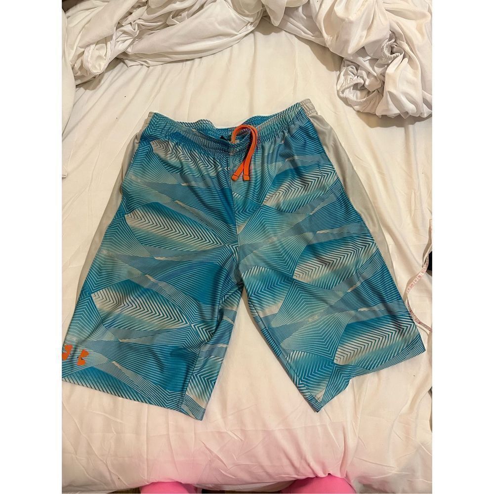 Under Armour boys sports shorts size YXL